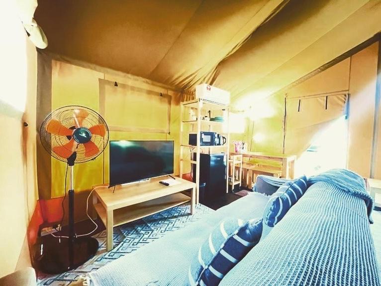Rembulan Escape - Beachfront Safari Tent Kampung Penarik Екстериор снимка