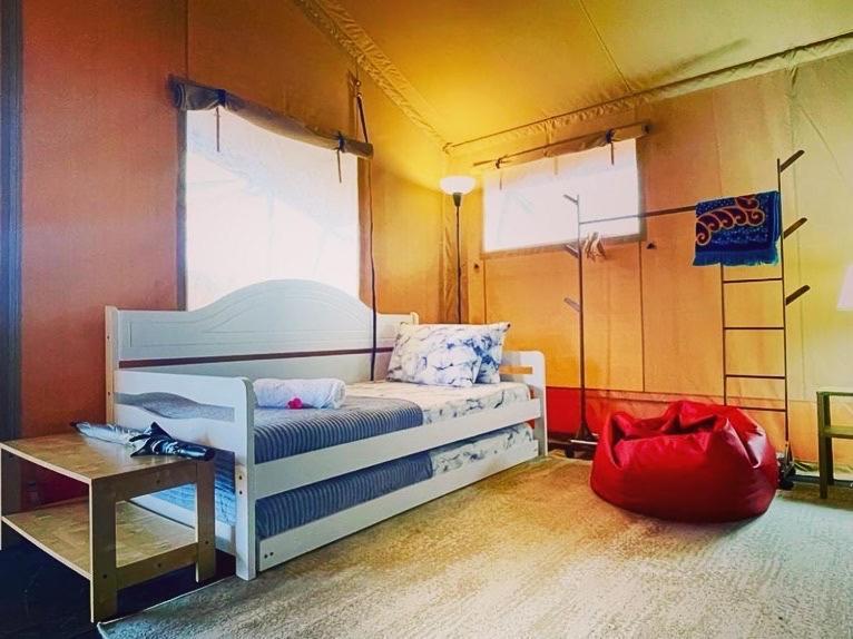 Rembulan Escape - Beachfront Safari Tent Kampung Penarik Екстериор снимка