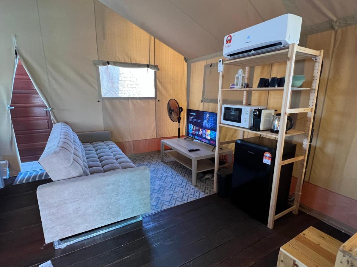 Rembulan Escape - Beachfront Safari Tent Kampung Penarik Екстериор снимка