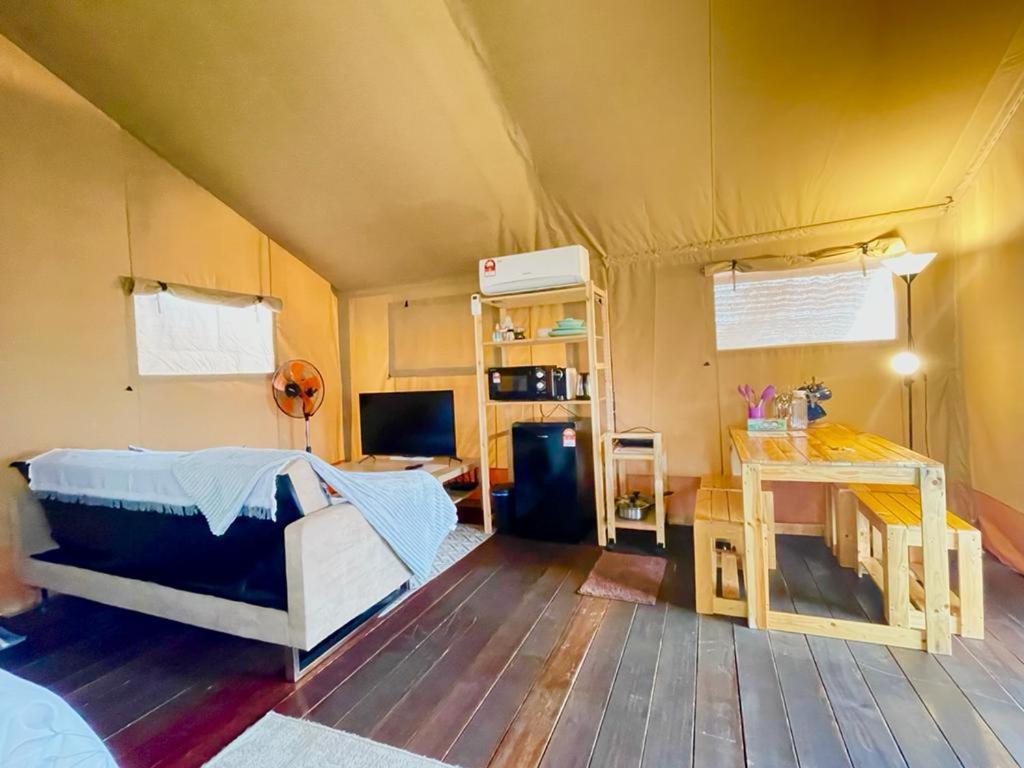 Rembulan Escape - Beachfront Safari Tent Kampung Penarik Екстериор снимка